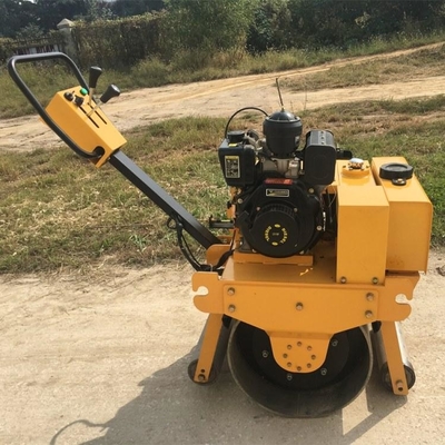 Máy móc xây dựng hạng nặng Xe lăn Kích thước nhỏ Khối lượng vận hành 770kg