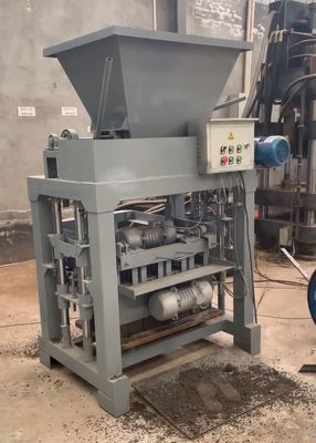 Máy đùn gạch động cơ Diesel nhỏ 1800 miếng / H