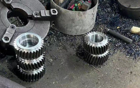Tùy chỉnh Cnc Pinion và Pinion shaft Gear ISO / CE