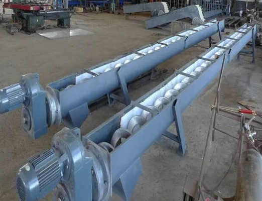 Băng tải trục vít được sử dụng trong các ngành công nghiệp hóa chất, khai khoáng, ngũ cốc và thực phẩm.