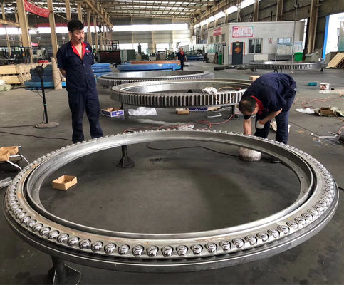 Vòng đệm cao su ba hàng 42CrMo4V Geared Slewing Ring và Stacker Bearing Factory